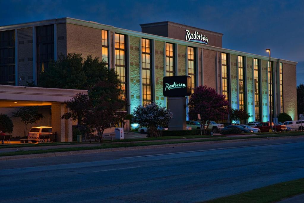 ג'פרסונוויל Radisson Hotel Louisville North מראה חיצוני תמונה